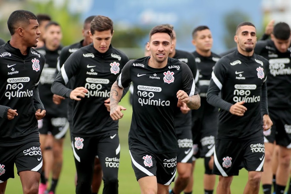 Corinthians recusa sondagens por Gustavo Silva, mas prevê saídas no elenco, veja as negociações