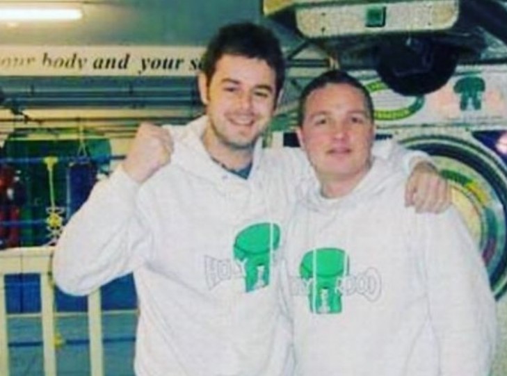 O ator Bradley Welsh com um amigo (Foto: Instagram)