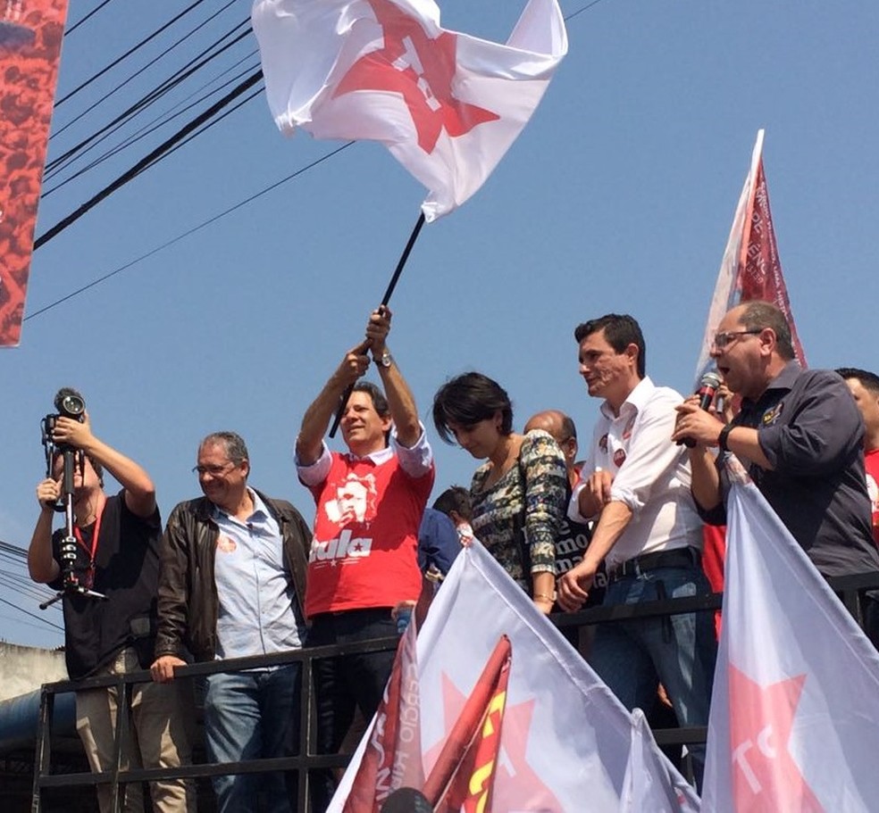 Fernando Haddad em campanha na Grande SÃ£o Paulo nesta quinta-feira (13) â€” Foto: Marina Pinhoni/G1