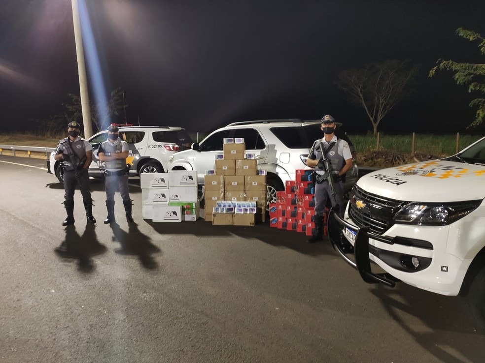 Homem foi preso em Pongaí por transportar produtos comprados no Paraguai sem nota fiscal — Foto: Polícia Rodoviária/Divulgação