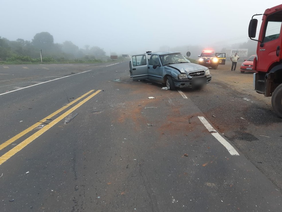 Duas pessoas ficaram feridas em acidente na BR-316 em Teresina — Foto: Divulgação/PRF