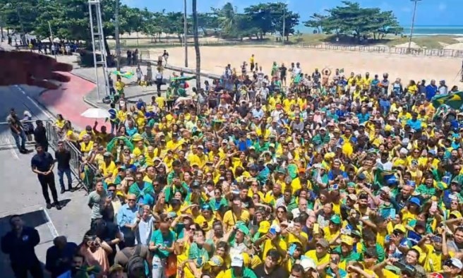 Bolsonaro fez comício na Praia de Boa Viagem, que costuma ser palco de manifestações bolsonaristas — Foto: Reprodução