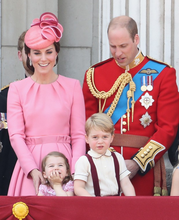 Charlotte e George com os pais, Kate Middleton e príncipe William (Foto: Getty Images)