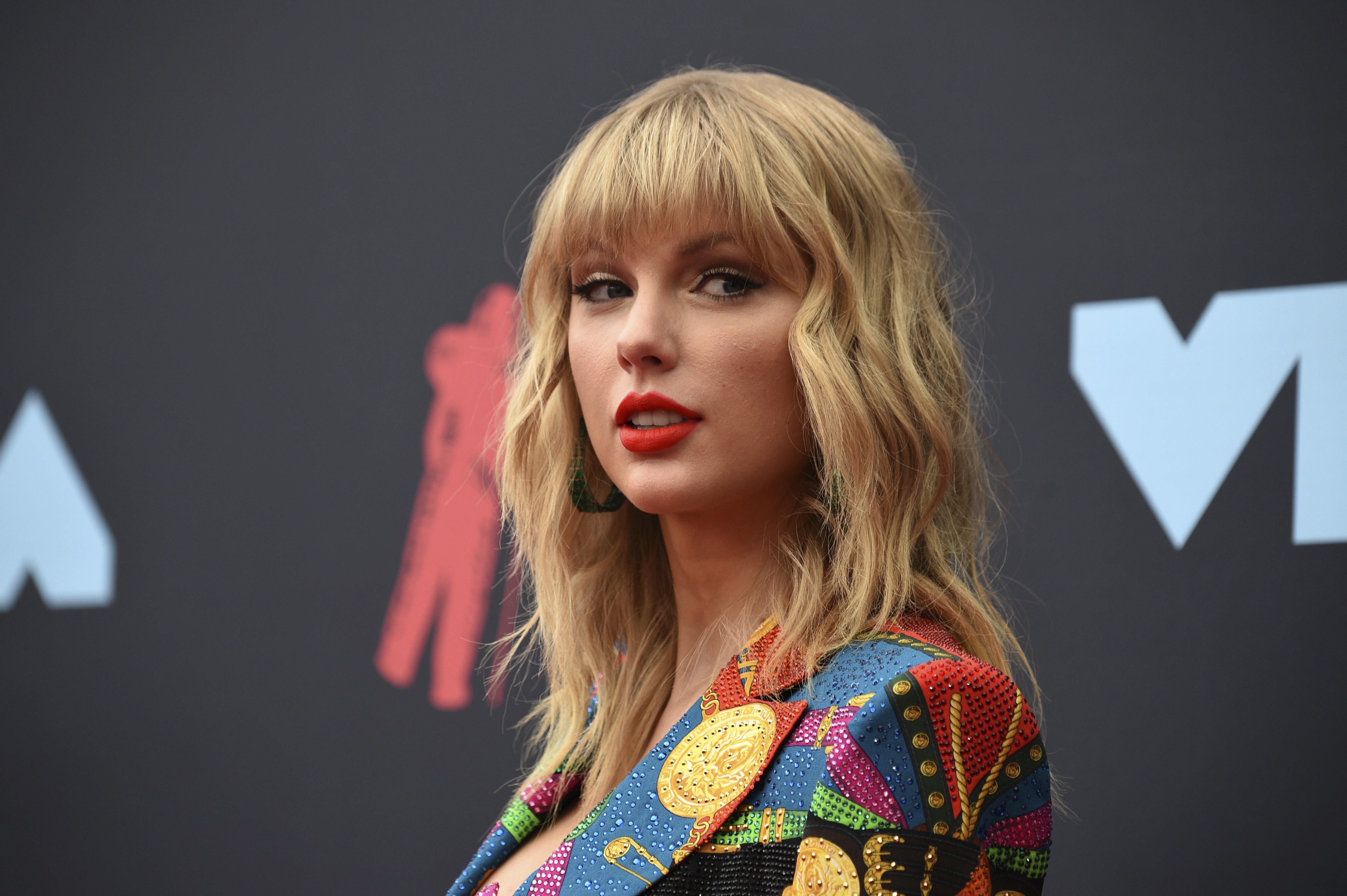 Vevo investiga hackeamento no YouTube de canais de Justin Bieber, Drake, Taylor Swift e mais artistas