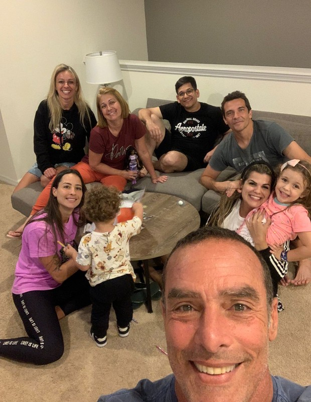 Paulo Zulu está com a família nos EUA (Foto: Quem)