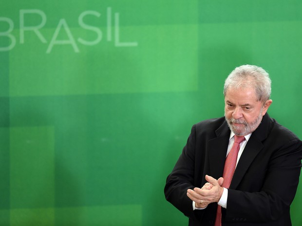 O ex-presidente Luiz Inácio Lula da Silva durante cerimônia de posse no cargo de ministro-chefe da Casa Civil no Palácio do Planalto, em Brasília (Foto: Evaristo Sa/AFP)