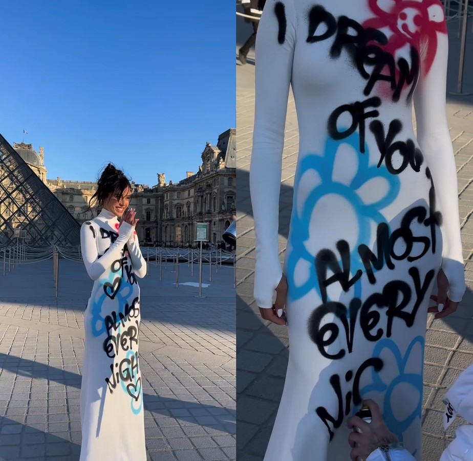 Livia Nunes tem vestido grafitado em frente ao Louvre
