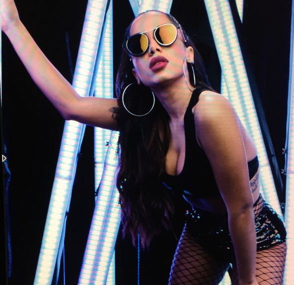 Anitta para Chilli Beans: cantora assina coleção-cápsula de óculos  (Foto: Reprodução/Instagram)