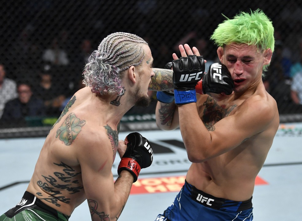 Sean O'Malley venceu Kris Moutinho por nocaute técnico no terceiro round no UFC 264 — Foto: Getty Images