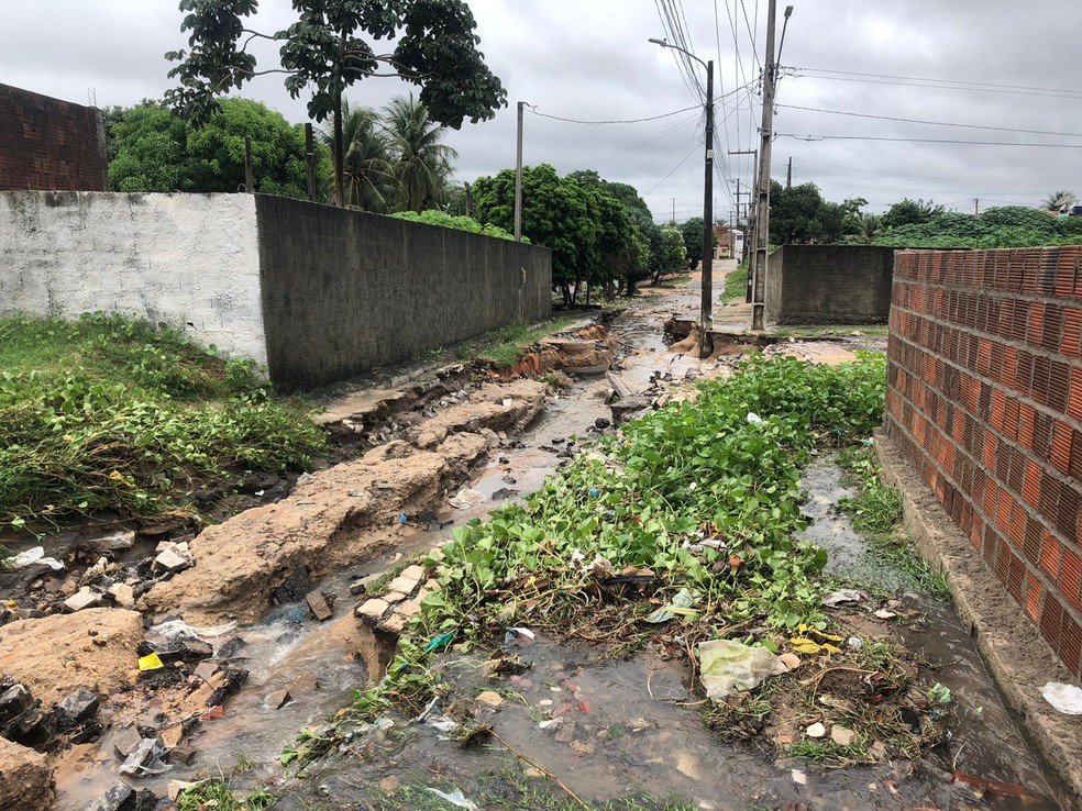 Cratera em Parnamirim, RN — Foto: Vinícius Marinho/Inter TV Cabugi