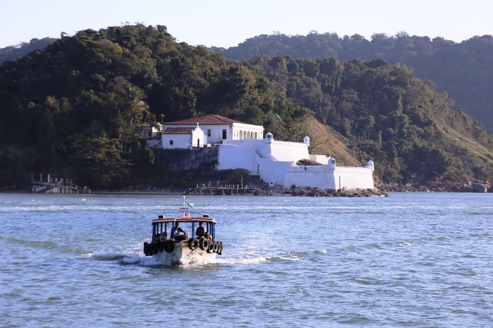 Fortaleza da Barra, no acesso marítimo ao Porto de Santos, SP (Foto: José Claudio Pimentel/G1)