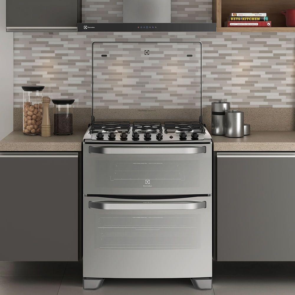 Um fogão com forno duplo pode ser de grande utilidade em sua casa. (Foto: Reprodução/Eletrolux)