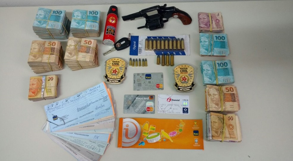 Polícia apreendeu mais de R$ 50 mil em dinheiro em operação (Foto: Polícia Civil)