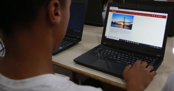 Secretaria de Educação disponibiliza atividades online e entrega materiais impressos — Foto: Julio Cavalheiro/Governo do Estado de Santa Catarina