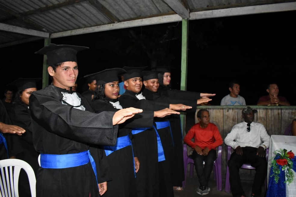 Formatura mobilizou a comunidade, que é quilombola.  — Foto: Divulgação
