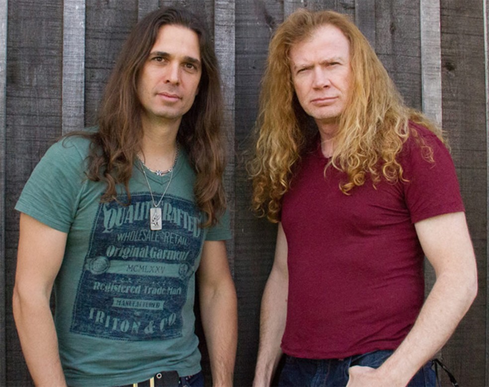 Guitarrista brasileiro Kiko Loureiro (esquerda) ao lado de Dave Mustaine, líder do Megadeth e seu companheiro de banda (Foto: Divulgação)