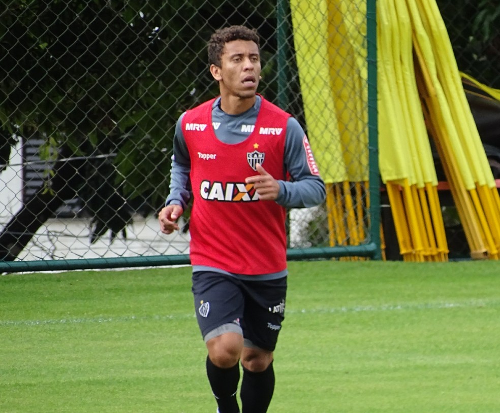 Marcos Rocha, do Atlético-MG, está na mira do São Paulo (Foto: Guilherme Frossard)