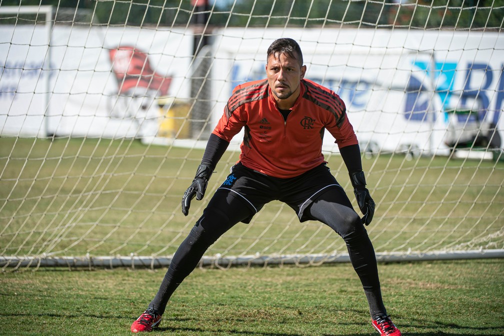 Diego Alves no treino desta terça, no Ninho do Urubu — Foto: Alexandre Vidal/Flamengo