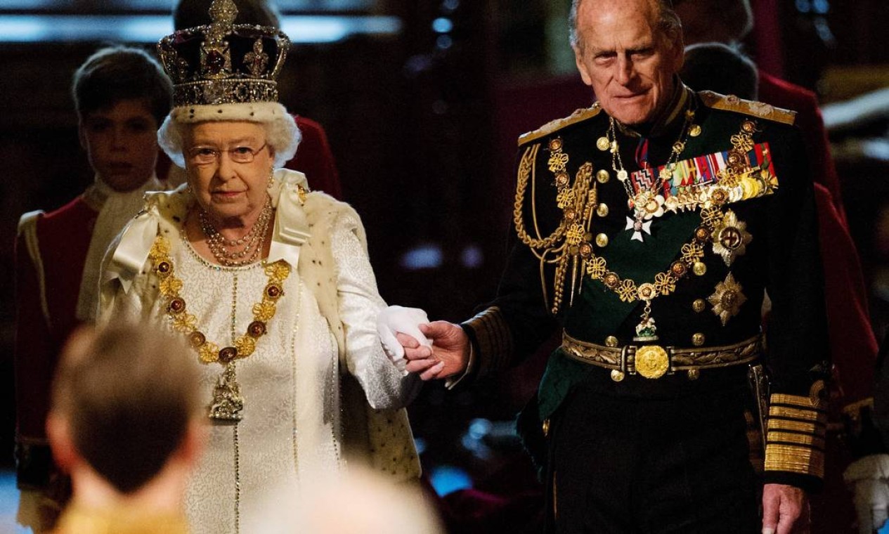 Rainha Elizabeth II e príncipe Philip em 2012  — Foto:  LEON NEAL / AFP