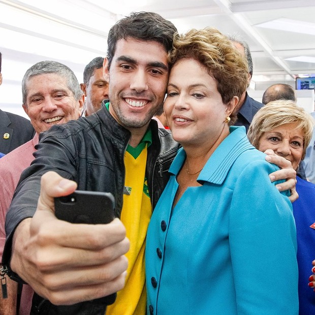 Jeferson Monteiro, criador da Dilma Bolada, com a presidente Dilma (Foto: Reprodução Facebook)