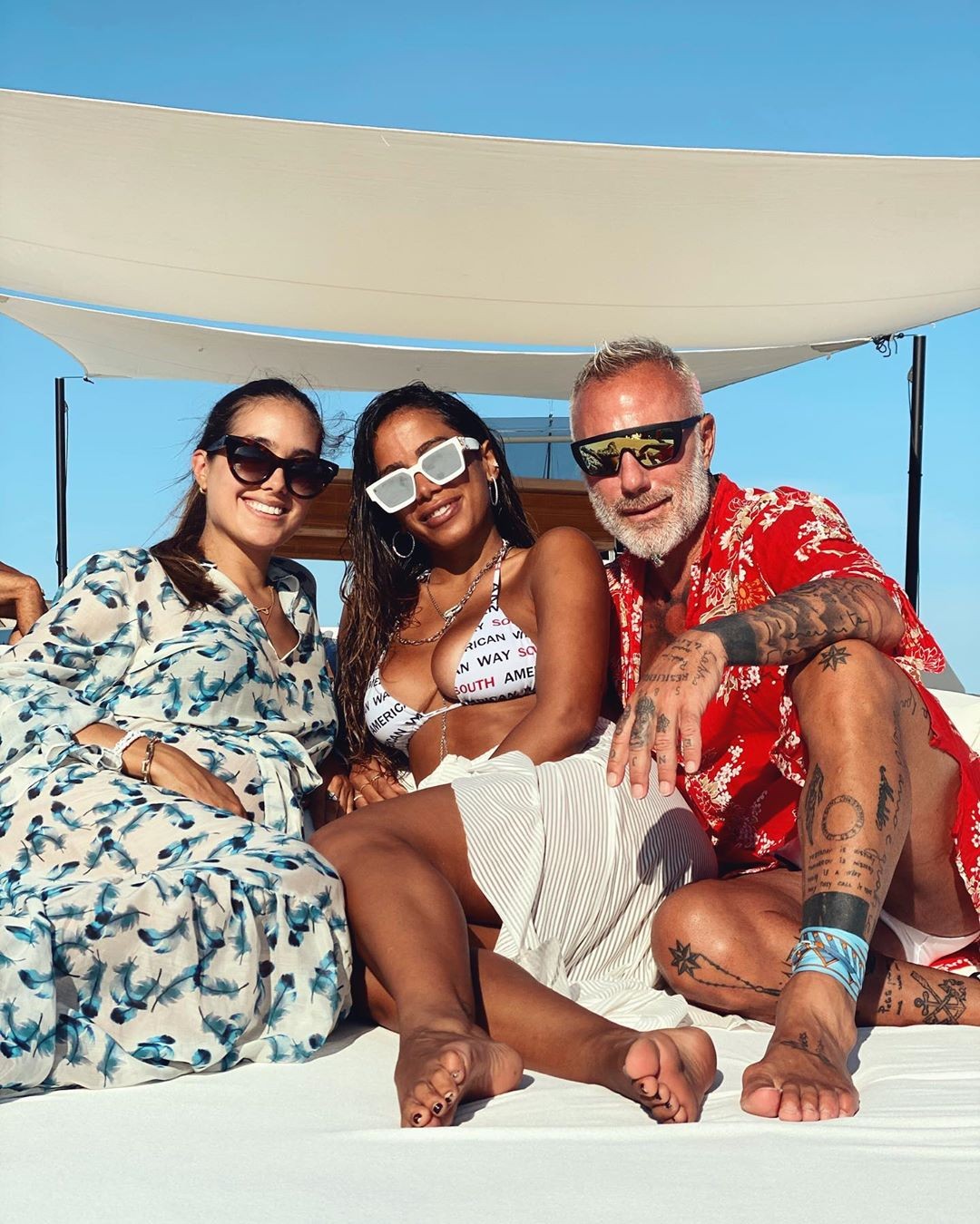Anitta com Gianluca Vacchi e a mulher Sharon Fonseca (Foto: Reprodução / Instagram)