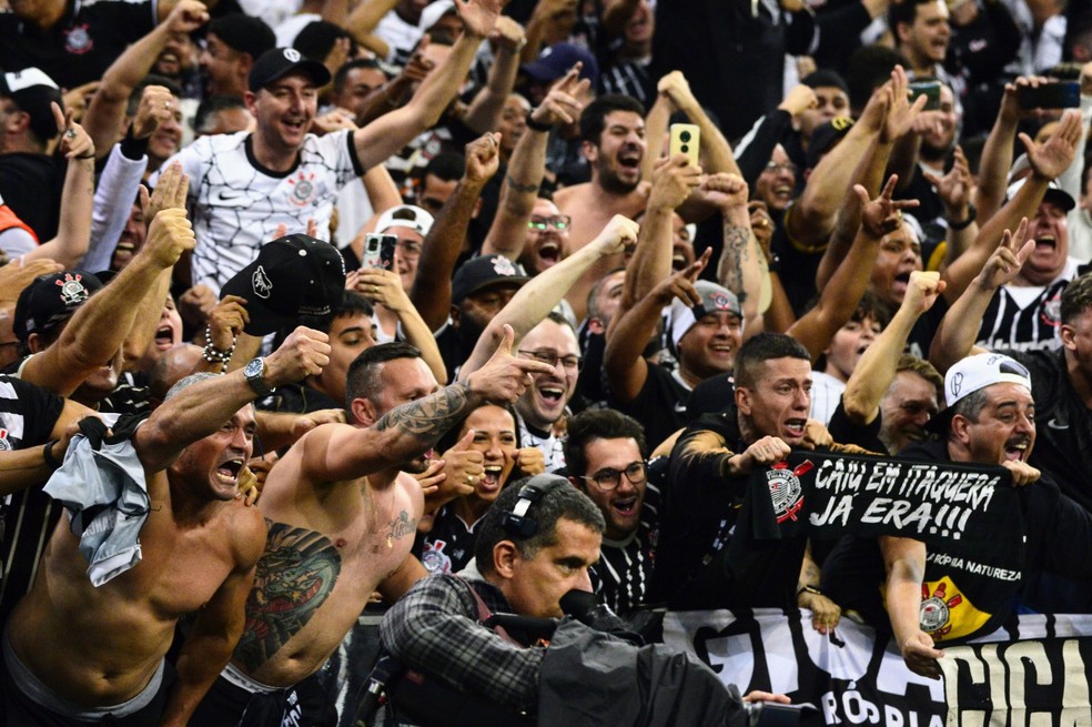 Torcida do Corinthians celebra gol na Neo Química Arena — Foto: Marcos Ribolli