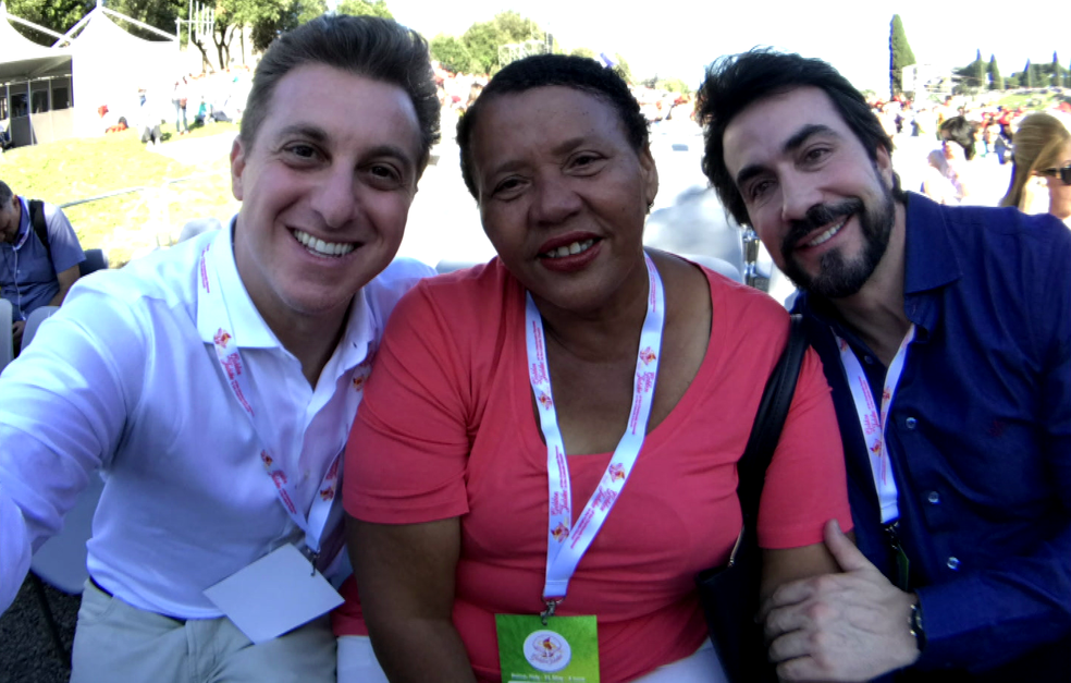 Luciano Huck e Padre Fábio de Melo realizam sonho de Maria do Socorro (Foto: Divulgação)