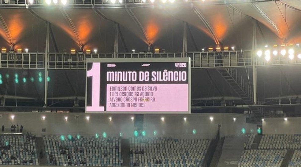 Botafogo faz um minuto de silêncio em homenagem a Amazonino Mendes, no Maracanã — Foto: Divulgação