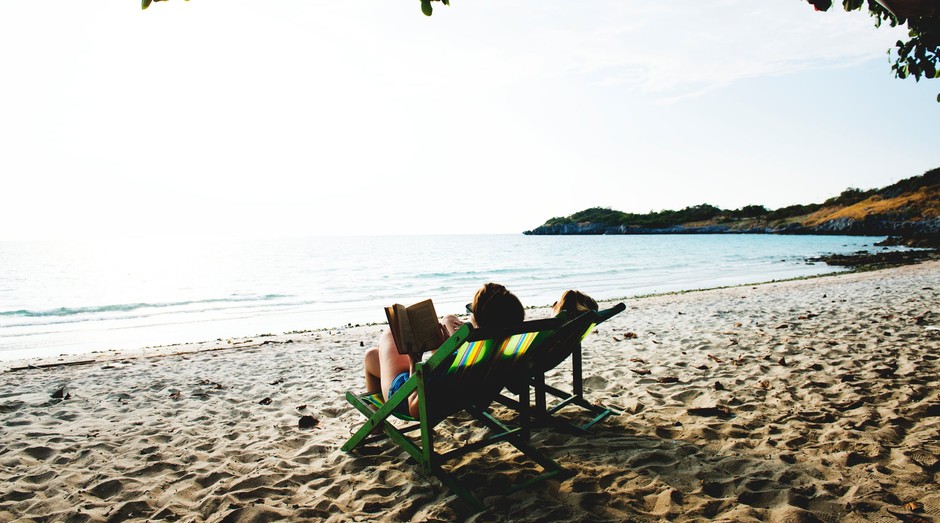 Relaxar, praia, livro, descanso (Foto: Pexels)