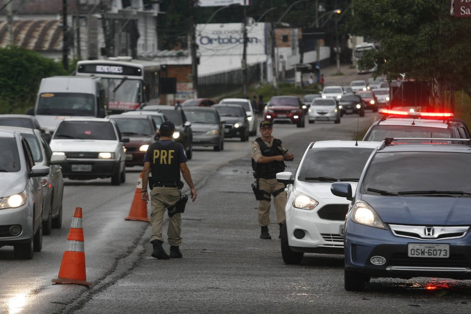 Veículos com placas de finais 04 a 34 serão licenciados até dia 26