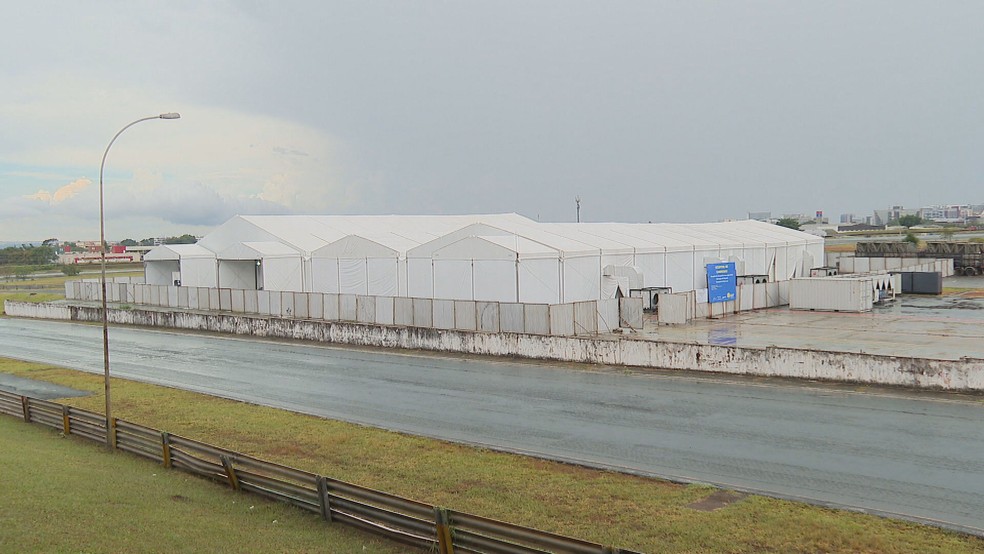 Hospital de Campanha em construção, no DF — Foto: TV Globo/Reprodução
