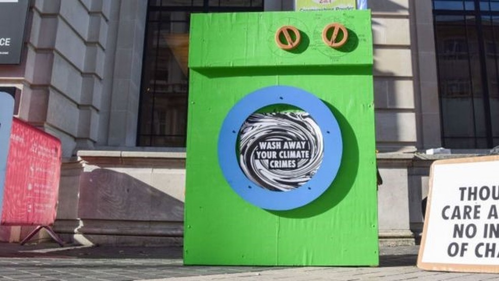 Ambientalistas costumam acusar as corporações de enganar consumidores com propaganda sobre meio ambiente — Foto: Getty Images via BBC