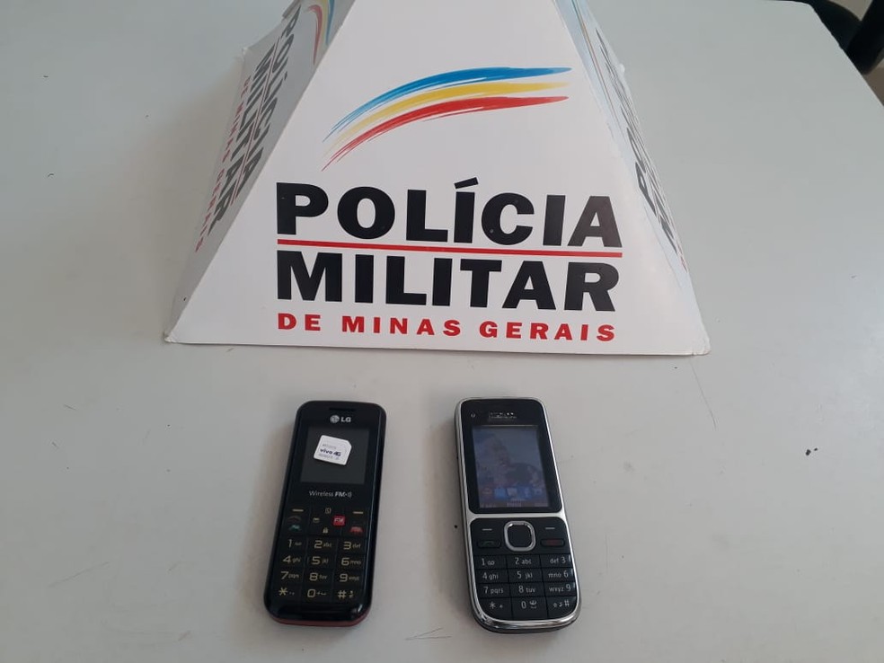 Aparelho roubado foi recuperado pela polÃ­cia â Foto: PolÃ­cia Militar/DivulgaÃ§Ã£o