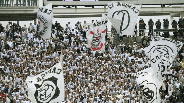 Torcida do Corinthians na partida contra o Fluminense
