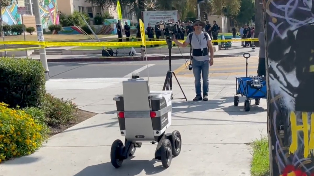 Robô autônomo é flagrado invadindo cena de crime nos Estados Unidos | Robótica | TechTudo