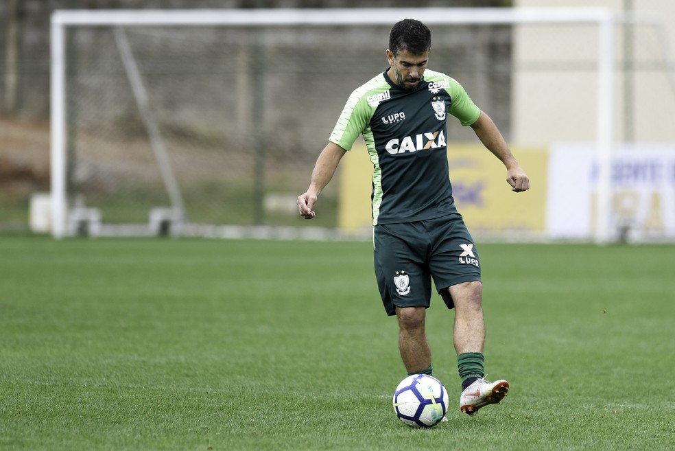 Leandro Donizete treina nesta terÃ§a-feira e projeta partida contra o Palmeiras â Foto: MourÃ£o Panda / AmÃ©rica