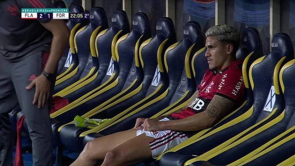 A irrita&ccedil;&atilde;o de Pedro com substitui&ccedil;&atilde;o &mdash; Foto: Reprodu&ccedil;&atilde;o 