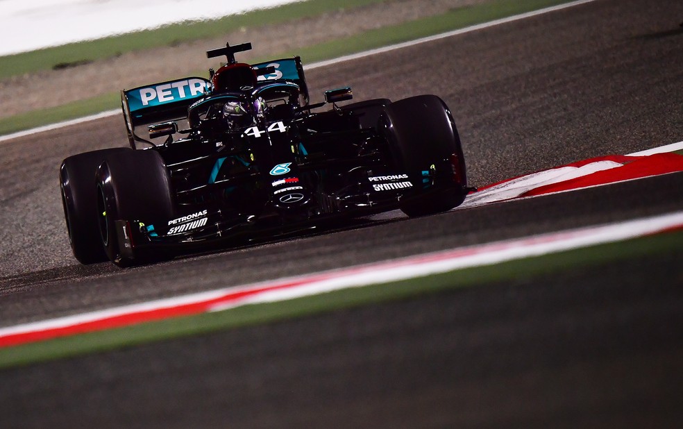 Gp Do Barein Hamilton Volta A Liderar Treino Com Cachorro Na Pista E Acidente De Albon Formula 1 Ge