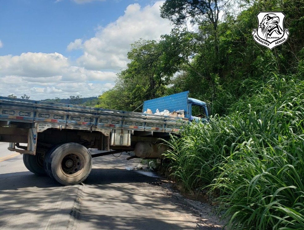 Caminhão atropela homem em na BR-101, em AL — Foto: Divulgação/Samu Aeromédico