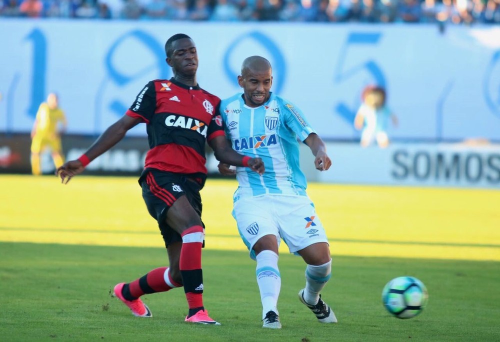 Em duelo de estilos, Fla e Avaí simbolizam relação posse x contra-ataque na Série A