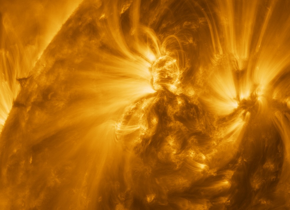 Forma humana? Imagem mostra um detalhe da foto do Sol com a maior resolução já feita.  — Foto: ESA & NASA/Solar Orbiter/EUI; Processamento de dados: E. Kraaikamp (ROB)
