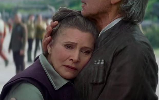 Princesa Leia surge no terceiro trailer de 'Star Wars: Episódio VII'. Mas por que ela está sendo consolada por Han Solo? (Foto: Reprodução/YouTube/Star Wars)