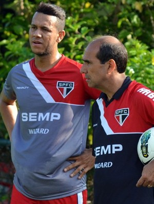 Souza lamenta queda no estadual, mas pede cabeça erguida ao grupo
