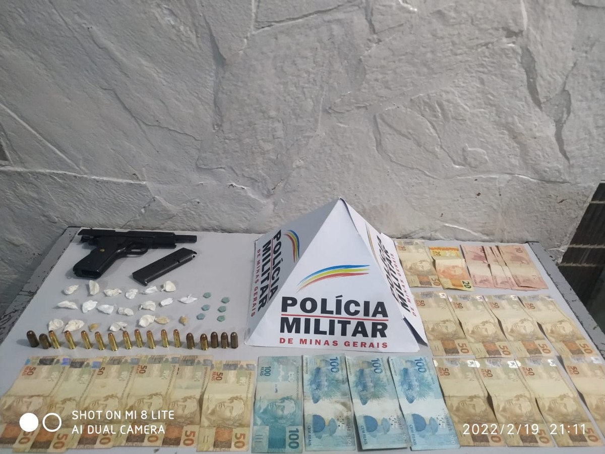 Homem é preso com arma e drogas em Montes Claros após a PM receber informações de que ele estaria portando uma pistola