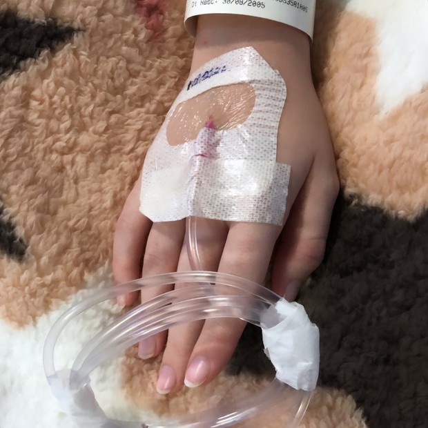 Sophia Valverde foi hospitalizada para cirurgia para retirada de nódulo do seio (Foto: Reprodução/Instagram)