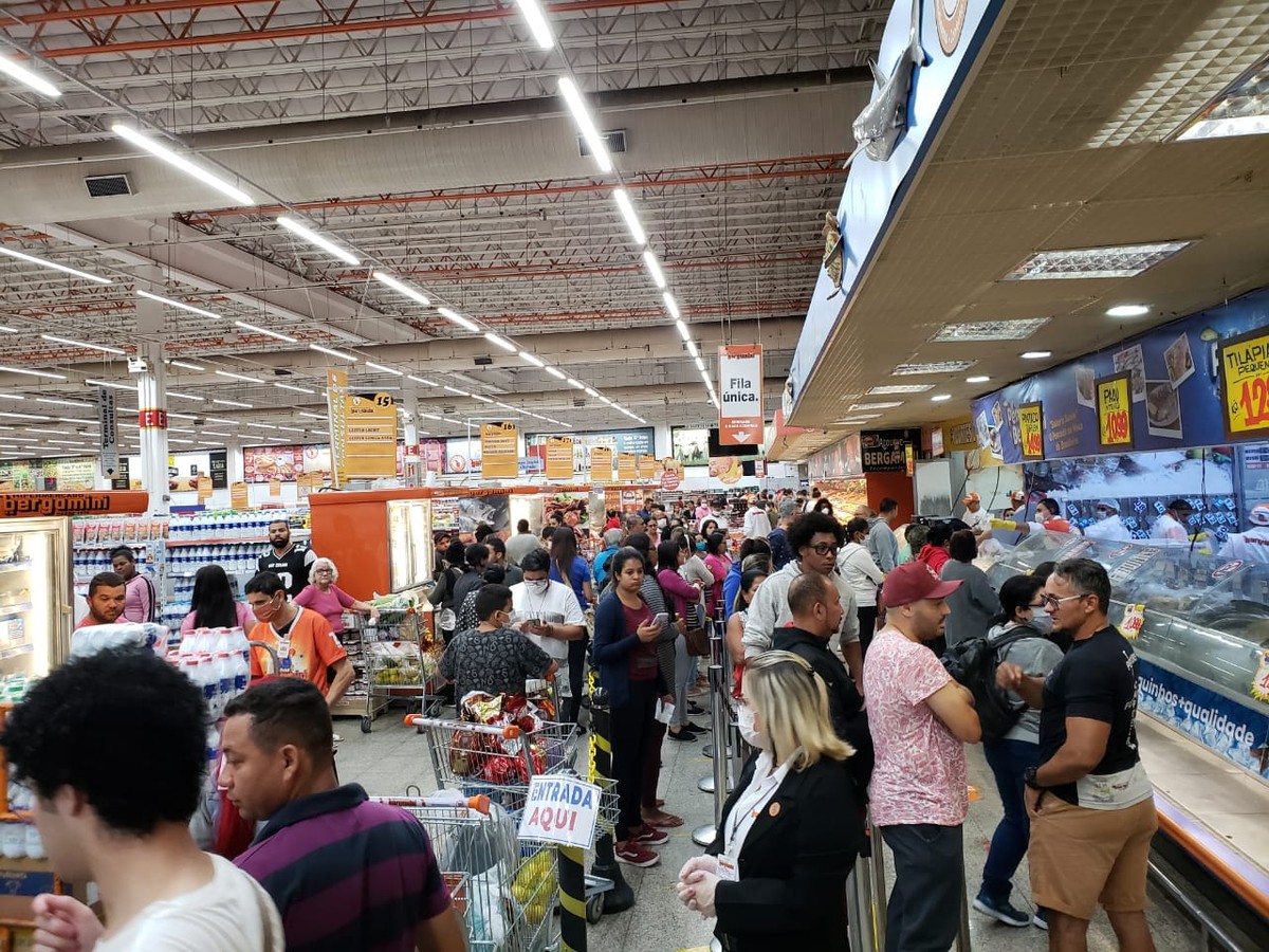 Taxa de isolamento social em SP cai para 49%, menor índice desde o início da quarentena, diz governo estadual