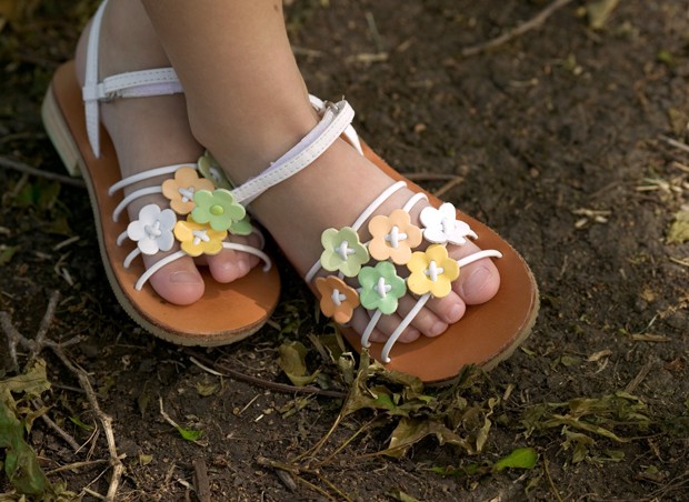 sandalias; meninas; pés (Foto: Thinkstock)