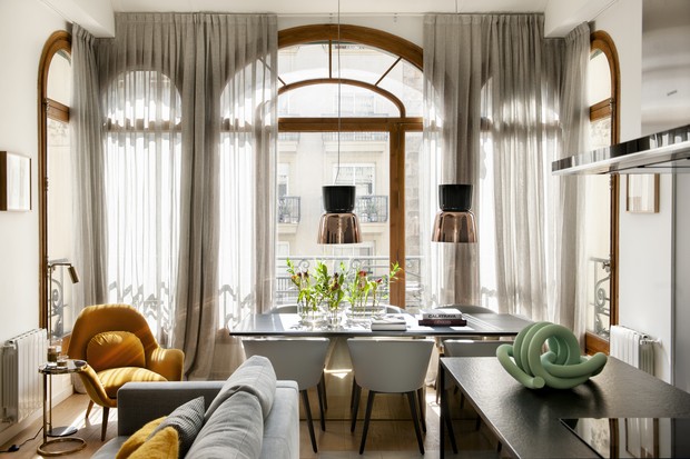 Elegância, conforto e texturas em apartamento histórico de Barcelona  (Foto: FOTOS DIVULGAÇÃO)