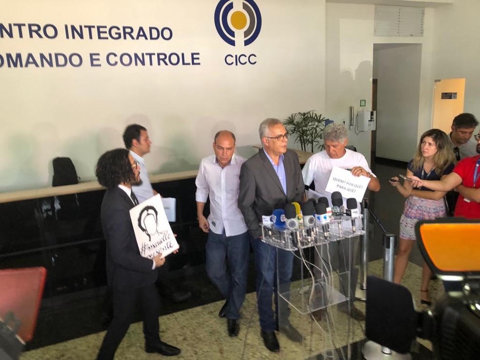 Deputados levaram cartazes em homenagem à vereadora Marielle Franco (Foto: Carlos Brito)
