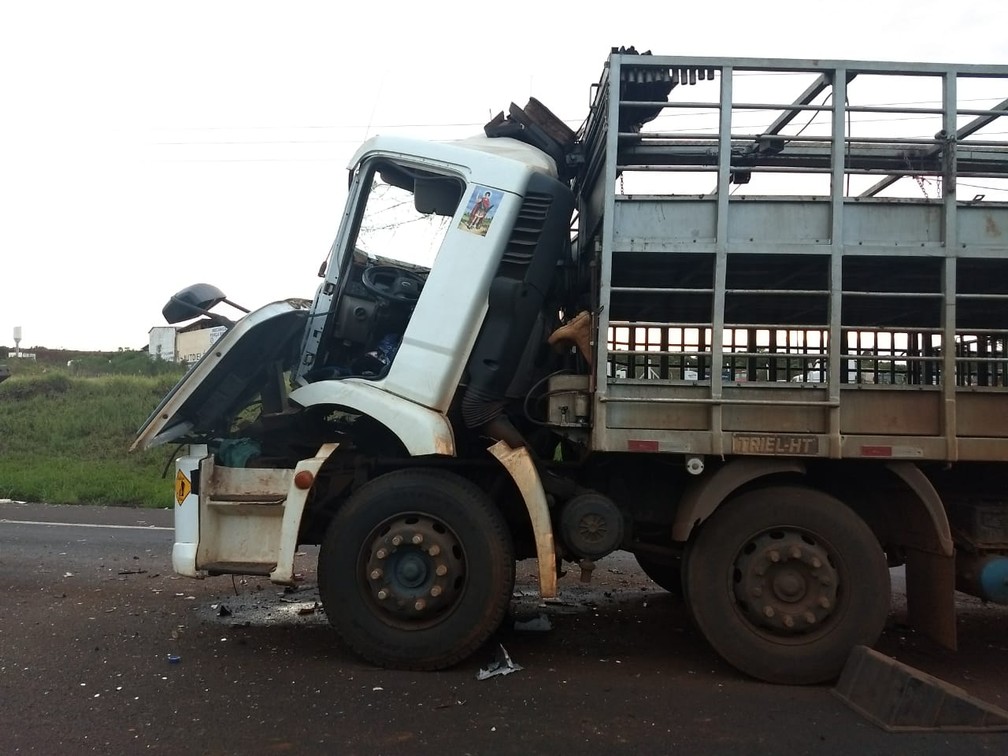 Segundo os agentes rodoviários, provavelmente ele não usava o cinto de segurança e foi ejetado — Foto: PRF/Divulgação